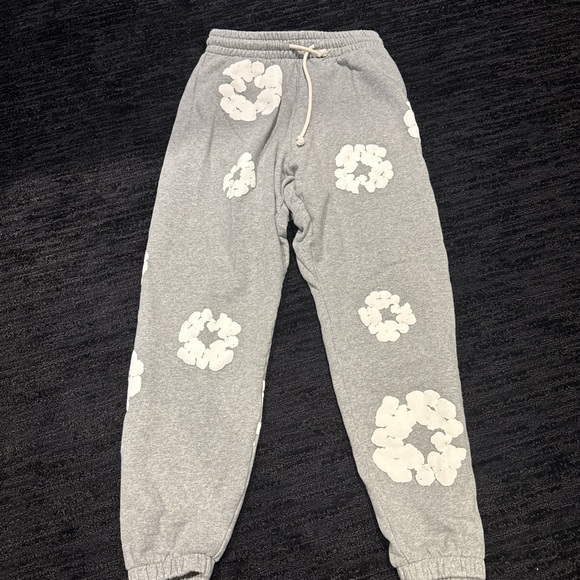 Gray Floral Sweatpants with Drawstring Waist and Tapered Fit